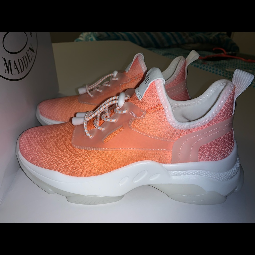 Steve Madden sneaker shoes 7.5